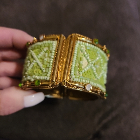 Neiman Marcus Jewelry - Costume contemporary bracelet Hp🔥🔥🔥🔥